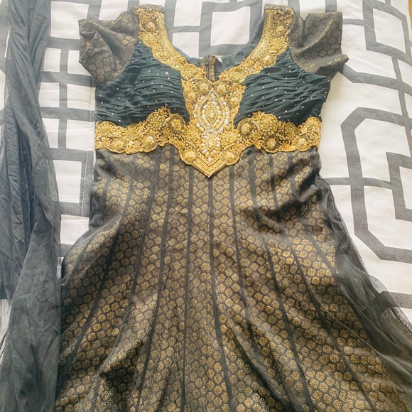 3 piece Pakistani/Indian outfit. Like new. - Picture 1 of 3